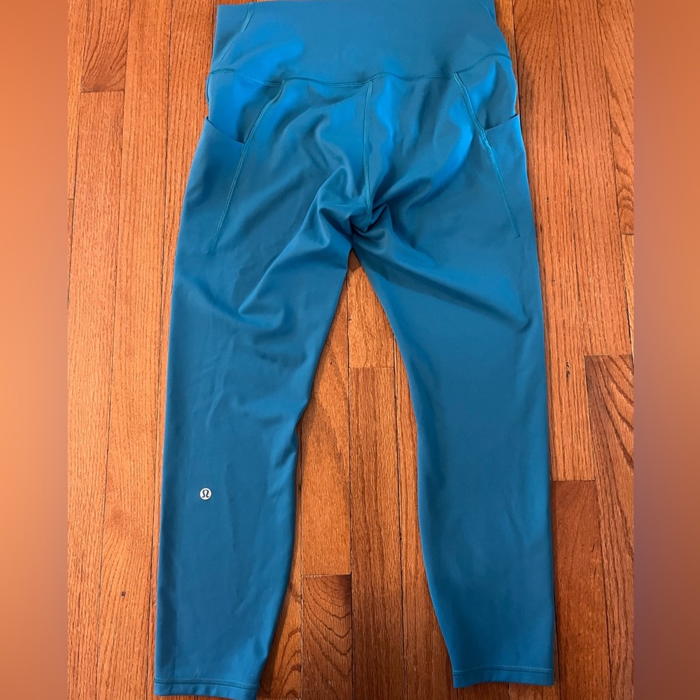 Lululemon wonder train 25” high rise size 12 with pockets